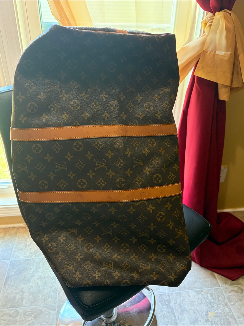 Louis Vuitton Monogram Canvas Duffel with Tan Leather Handles - Picture 4 of 6